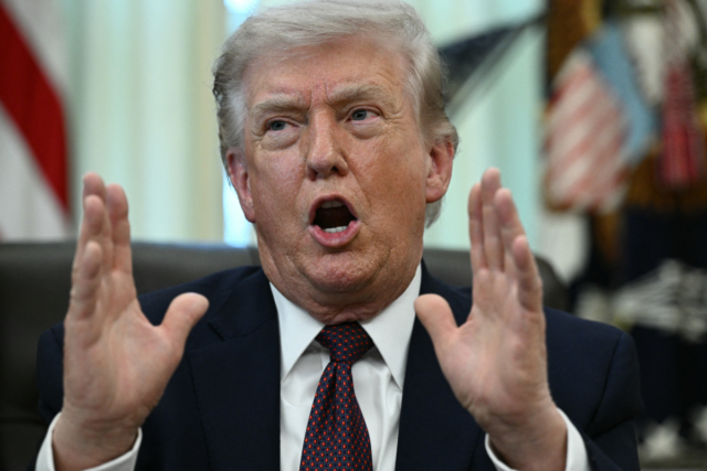 Trump se dirigirá à nação sobre o Irã: como assistir Donald Trump speaks after signing an executive order in the Oval Office of the White House in Washington, DC, on March 31, 2026.