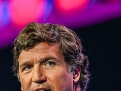 Trump se volta contra seus aliados mais próximos em um discurso furioso contra o Irã enquanto os legalistas abandonam o presidente… enquanto ele declara que Brigitte Macron é uma MULHER Ex-apresentador da Fox News, Tucker Carlson