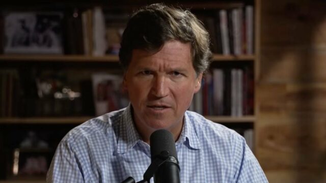 O presidente Donald Trump faz uma pausa ao terminar de falar sobre a guerra do Irã no Cross Hall da Casa Branca na quarta-feira, 1º de abril de 2026, em Washington