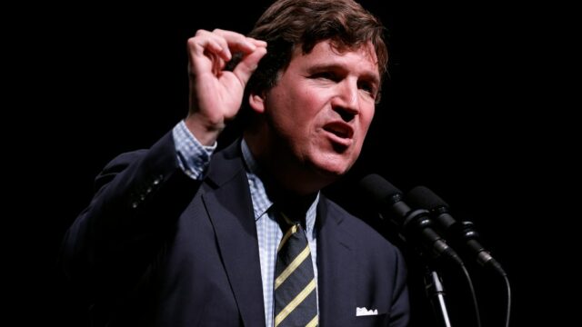 Tucker Carlson pede desculpas por ‘enganar pessoas’ sobre Donald Trump: Serei ‘atormentado por isso por muito tempo’
