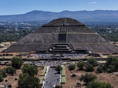 Turista canadense morto após atirador abrir fogo do topo da famosa pirâmide mexicana Uma mulher canadense foi morta depois que um homem abriu fogo de uma famosa pirâmide no México na segunda-feira, segundo autoridades