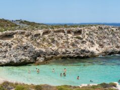 Turista lutando pela vida após acidente de bicicleta na amada ilha australiana Turista lutando pela vida após acidente de bicicleta na amada ilha australiana