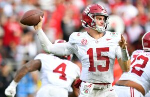 Ty Simpson fala sobre a decisão de ‘mudança de vida’ de US $ 6,5 milhões antes do Draft da NFL de 2026 Ty Simpson considerou uma oferta de US$ 6,5 milhões de Miami antes de entrar no Draft de 2026 da NFL.