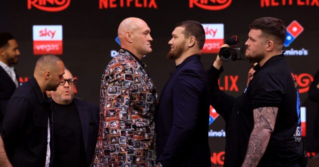 Tyson Fury insiste que 'ainda conseguiu' antes da luta de O russo Arslanbek Makhmudov enfrenta o ex-bicampeão mundial dos pesos pesados da Grã-Bretanha, Tyson Fury, durante uma coletiva de imprensa no centro de Londres em 9 de abril de 2026, antes da luta de boxe dos pesos pesados em 11 de abril. (Foto de Toby Shepheard / AFP)