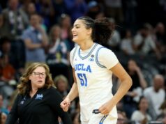 UCLA, a primeira aparição de Lauren Bett no campeonato da NCAA definida para um desafio experiente na Carolina do Sul Dawn Staley, técnica do South Carolina Gamecocks, observa durante o treino aberto do Super Sábado.
