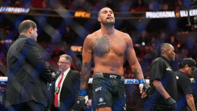 UFC 327: Carlos Ulberg nocauteia no primeiro round e conquista o cinturão dos meio-pesados ​​enquanto Donald Trump ganha destaque
