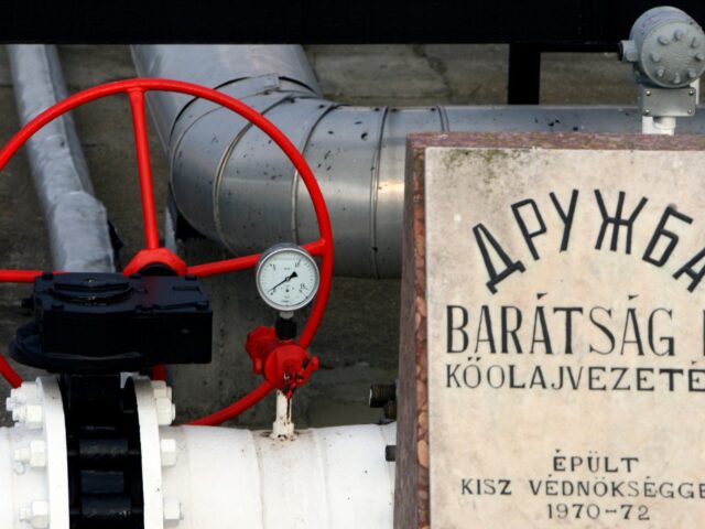 Ucrânia reinicia o petróleo russo para a Europa, desbloqueando empréstimo de 90 mil milhões de euros da UE
