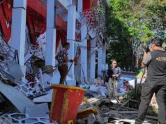 Um morto e casas danificadas após terremoto na Indonésia Um morto e casas danificadas após terremoto na Indonésia
