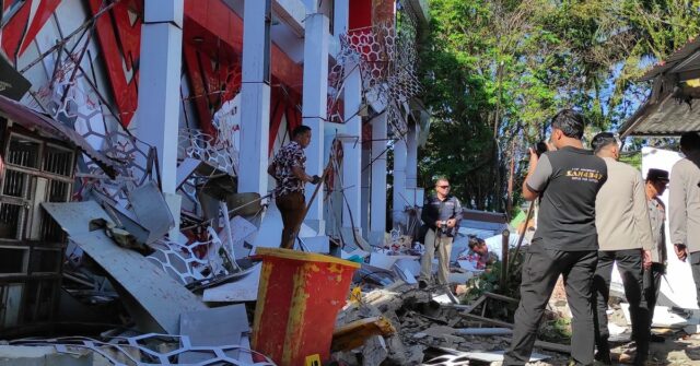 Um morto e casas danificadas após terremoto na Indonésia
