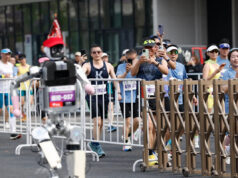 Um robô humanóide corre para a vitória em Pequim, batendo o recorde mundial da meia maratona humana Yahoo news home
