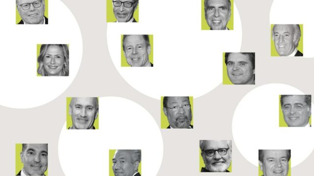 Steven Jay Ross participa de uma festa na principal loja de varejo da Bonwit Teller na cidade de Nova York em 23 de abril de 1981.