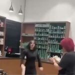 Yisra Elmoubayet (à esquerda) estaria supostamente envolvido em uma briga no Hair in the Square em Bankstown no domingo