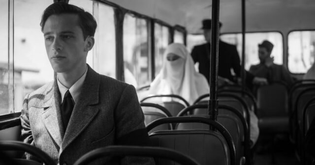 Uma nova versão de 'The Stranger' de Camus, de um estilista francês veterano, vai até o não dito
