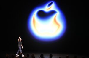 Tim Cook está deixando o cargo de CEO da Apple. Aqui está uma olhada em seu legado de 15 anos, desde novos produtos e serviços até a expansão na China. Uma olhada no legado de 15 anos de Tim Cook como CEO da Apple