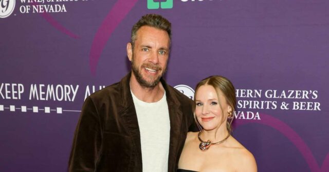 Vezes em que Kristen Bell e Dax Shepard defenderam seu casamento GettyImages-2192571998