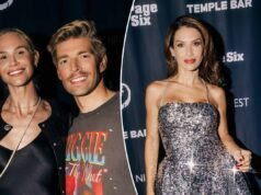 Uma visão interna da festa temática dos anos 90 repleta de estrelas do Page Six no Temple Bar em Nova York Uma visão interna da festa temática dos anos 90 repleta de estrelas do Page Six no Temple Bar em Nova York