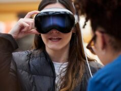 Uma visão interna do ‘fiasco’ do lançamento do Vision Pro nas lojas da Apple Uma visão interna do 'fiasco' do lançamento do Vision Pro | A foto mostra uma demonstração do Vision Pro em uma Apple Store