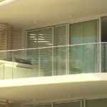 A Premier Annastacia Palaszczuk de Queensland e seu parceiro, Dr. Reza Adib, em 2023.