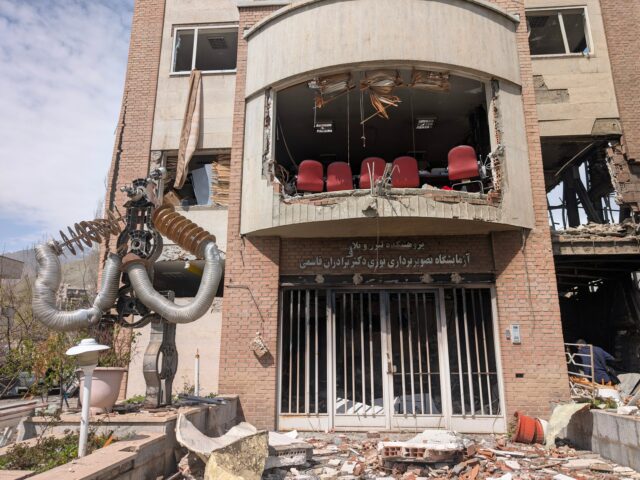 O Instituto de Pesquisa de Laser e Plasma da Universidade Shahid Beheshti na área de Evin, no norte de Teerã,