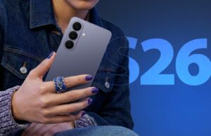 Usei o Galaxy S26 Ultra por um mês – aqui estão 5 coisas que me surpreenderam Samsung Galaxy S26 em azul celeste com uma planta