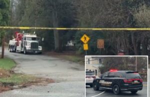 Vários ferimentos após um ônibus cheio de estudantes do ensino médio e acompanhantes de Nova York cair perto do Lago George Um caminhão de reboque em uma estrada bloqueada por fita amarela.