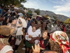 Veja como se divertir ao máximo na LA Renaissance Faire desafio climático-2024-drop-caps-i.png