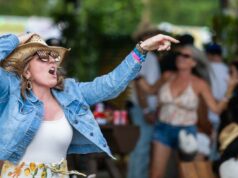 Ventos fortes causam estragos no Stagecoach, festival adiado, fãs evacuados Ventos fortes causam estragos no Stagecoach, festival adiado, fãs evacuados