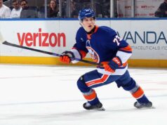 Victor Eklund, dos Islanders, consegue o primeiro ponto na estreia na NHL com o 300º gol de Bo Horvat Victor Ecklund fez sua estreia na NHL na derrota dos Islanders por 2 a 1 no final da temporada para os Hurricanes em 14 de abril de 20246 na UBS Arena. Ele também registrou sua primeira assistência no 300º gol de Bo Horvat.