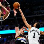 O atacante do Spurs, Victor Wembanyama (1), bloqueia o chute do pivô do Denver Nuggets, Nikola Jokic (15), no segundo quarto na Ball Arena.