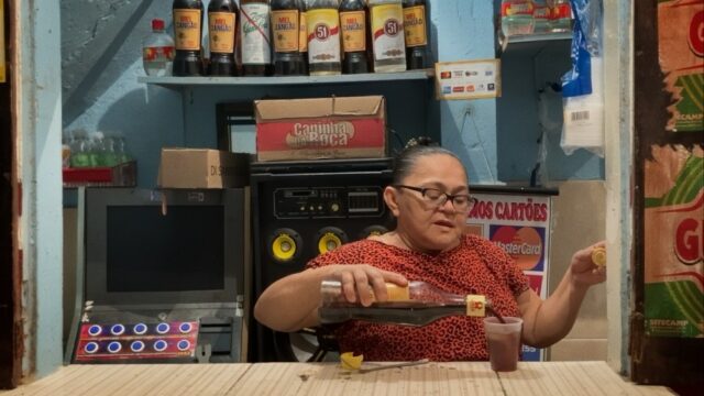 Vida e Morte na Favela do Rio Exploradas no Documentário 'Saudades Eternas' de Emma Boccanfuso
