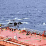 Vídeo: Forças dos EUA embarcam em navio-tanque sancionado na Ásia-Pacífico