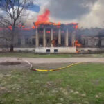 Vídeo: Prédio histórico na Ucrânia em chamas após ataque de drone russo