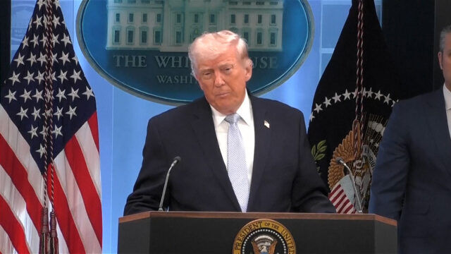 Vídeo: Trump ameaça prender repórter por vazamento de resgate de aviador iraniano
