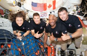 Vídeo mostra Artemis II Splashdown em retorno à Terra Vídeo mostra Artemis II Splashdown em retorno à Terra