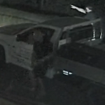 Homem de Queensland bate em seu próprio carro com taco de beisebol depois que ele foi roubado