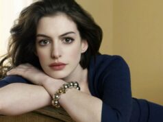 Viral Ucap Insya Allah, Momen Anne Hathaway Sumringah Diberi Alquran para fãs no tapete vermelho Viral Ucap Insya Allah, Momen Anne Hathaway Sumringah Diberi Alquran para fãs no tapete vermelho