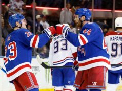 Vladislav Gavrikov encontra uma ‘dimensão diferente’ em seu jogo ao lado de Adam Fox Vladislav Gavrikov #44 do New York Rangers segura Brendan Gallagher #11 do Montreal Canadiens durante o terceiro período no Madison Square Garden em 2 de abril de 2026.