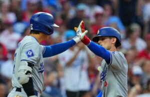 Você já fez isso mil vezes – mas quem inventou o high-five? LeBron James, Kobe Bryant e mais na The Redeem Team