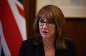 Você ouvirá quando o governo lhe disser para começar a investir? SIMON LAMBERT Rachel Reeves quer que você invista seu dinheiro em vez de deixá-lo na poupança