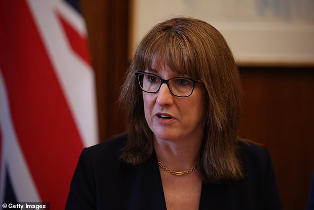 Você ouvirá quando o governo lhe disser para começar a Rachel Reeves quer que você invista seu dinheiro em vez de deixá-lo na poupança