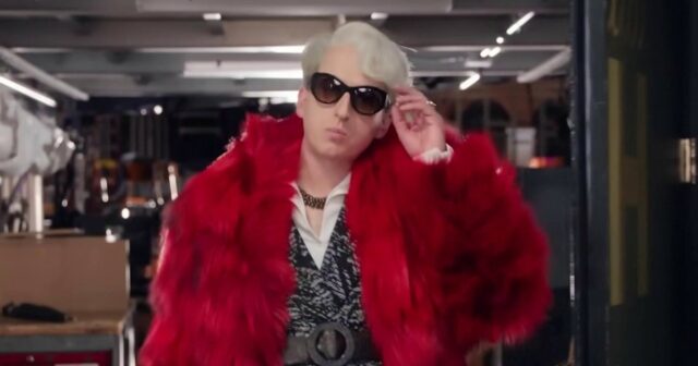 "Você tem que assistir a essa impressão sacerdotal de Miranda na nova promoção do 'SNL'" . Isso é tudo
