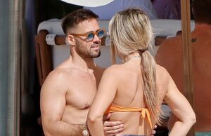 Vogue Williams e Spencer Matthews dissipam rumores de crise no casamento enquanto relaxam em St Barts com seus filhos… depois de insistirem que são ‘um casal muito feliz’ Os bons tempos continuaram na terça-feira, enquanto Vogue Williams e Spencer Matthews desfrutavam de mais um dia ensolarado em St Barts com seus filhos