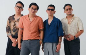 Vokalis For Revenge Hentikan Konser demi Tolong Penonton yang Pingsan Vokalis For Revenge Hentikan Konser demi Tolong Penonton yang Pingsan