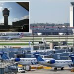 Torre de controle do Aeroporto LaGuardia, com prédios e carros estacionados, sob um céu azul com algumas nuvens.