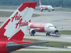 Voos cancelados e aumentos de preços para outra companhia aérea econômica em meio à guerra AirAsia X Airbus A330-343 9M-XXJ em aproximação para pousar no Aeroporto Internacional de Melbourne.