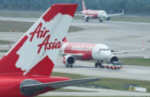 Voos cancelados e aumentos de preços para outra companhia aérea econômica em meio à guerra AirAsia X Airbus A330-343 9M-XXJ em aproximação para pousar no Aeroporto Internacional de Melbourne.