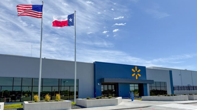 O Walmart abriu uma fábrica de leite de 300.000 pés quadrados em Robinson, Texas (sul de Waco) em 29 de abril, e fornecerá leite para mais de 650 lojas Walmart e Sam's Clubs no centro-sul dos EUA, de acordo com um comunicado à imprensa do Walmart.