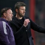 Wayne Rooney elogia Michael Carrick por limpar a 'bagunça' da academia do Man Utd que os gerentes anteriores ignoraram