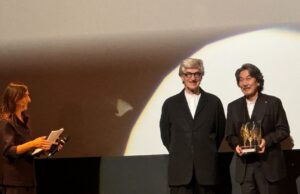Wim Wenders presenteia Yakusho Koji com Golden Mulberry do Far East Film Festival e descreve a filmagem de ‘dias perfeitos’ com a disciplina de um documentário Wim Wenders presenteia Yakusho Koji com Golden Mulberry do Far East Film Festival e descreve a filmagem de 'dias perfeitos' com a disciplina de um documentário