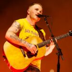 Zach Bryan cancela show em Tulsa devido ao 'clima extremo e perigoso': 'Se eu tivesse alguma palavra a dizer sobre isso, as coisas seriam diferentes'